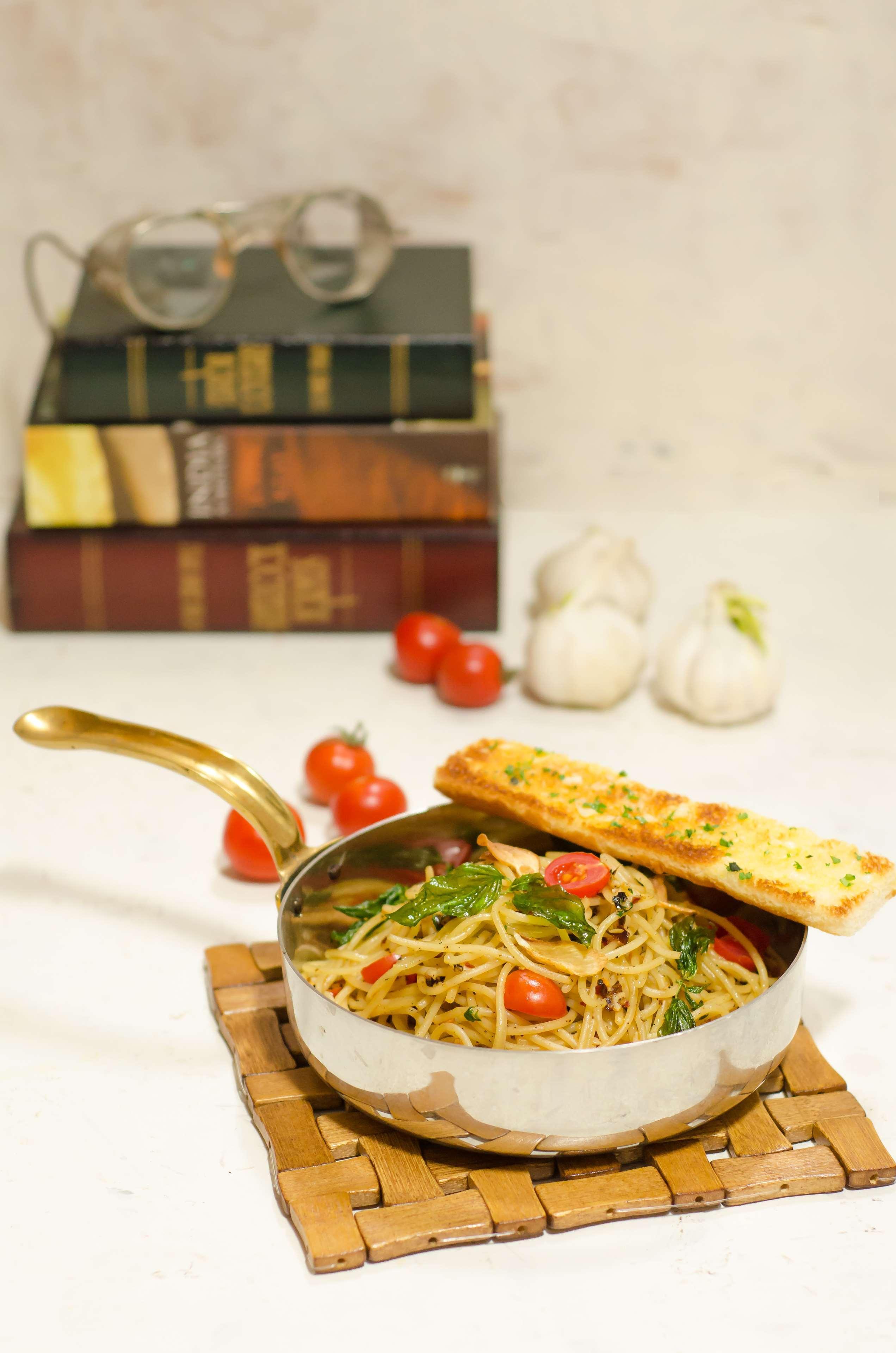 Hyatt Place Gurgaon Udyog Vihar Exterior photo Garlic bread with pasta