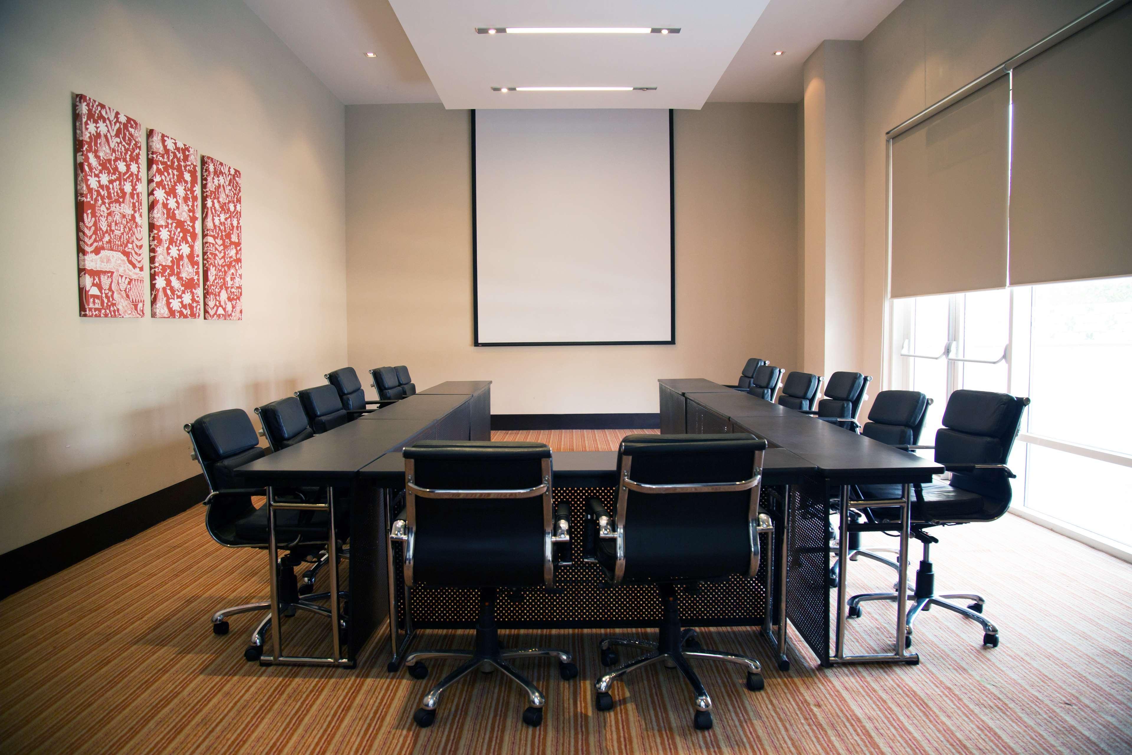 Hyatt Place Gurgaon Udyog Vihar Exterior photo A meeting room