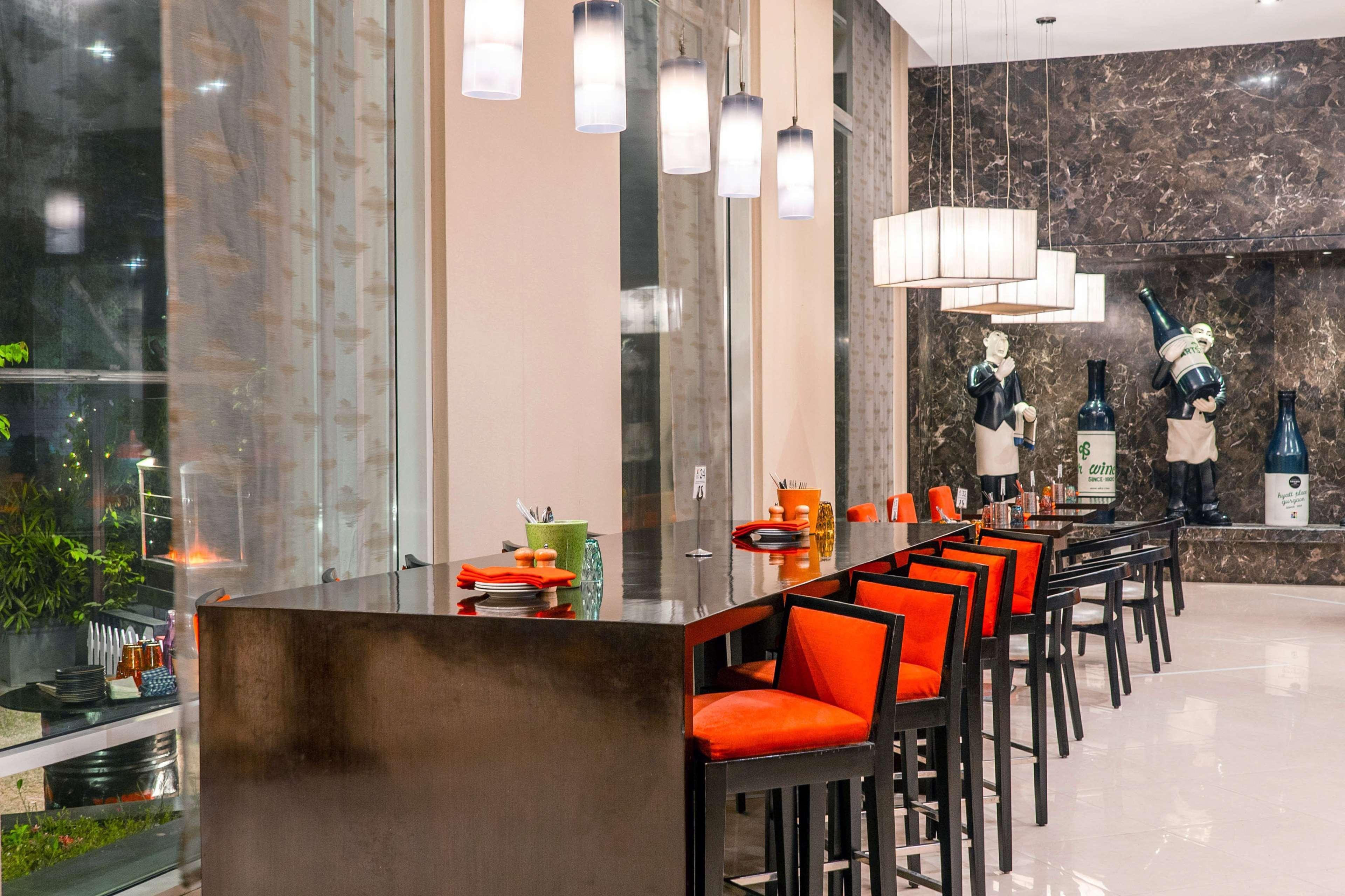 Hyatt Place Gurgaon Udyog Vihar Exterior photo The bar at the lobby