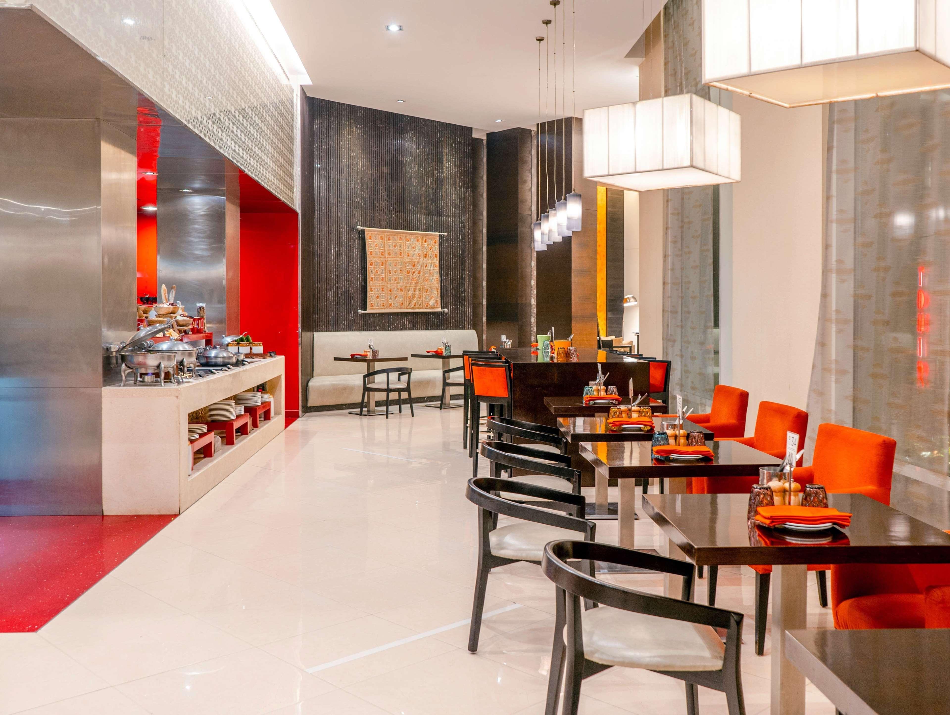 Hyatt Place Gurgaon Udyog Vihar Exterior photo The restaurant at the hotel