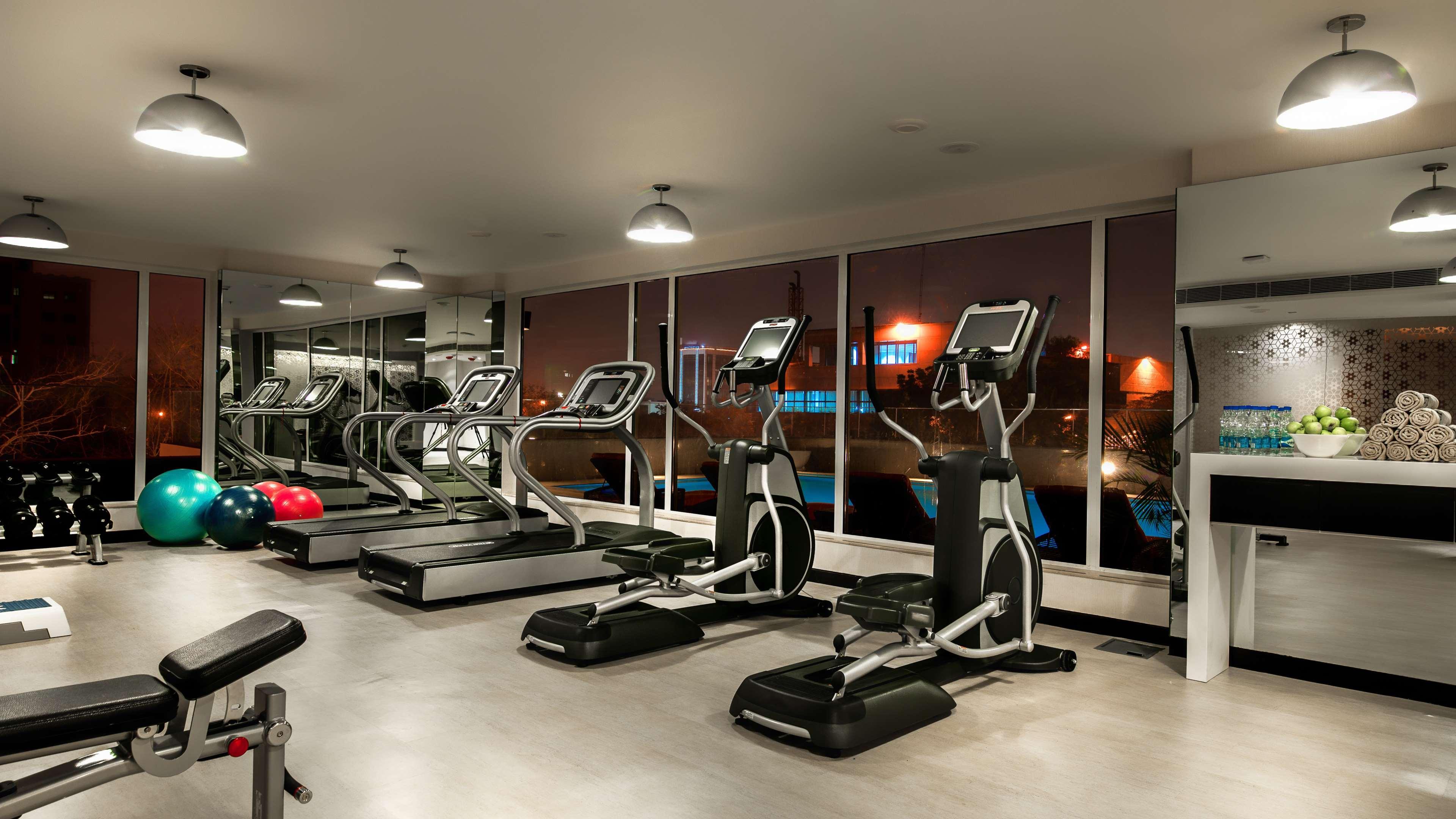 Hyatt Place Gurgaon Udyog Vihar Exterior photo A gym in a hotel