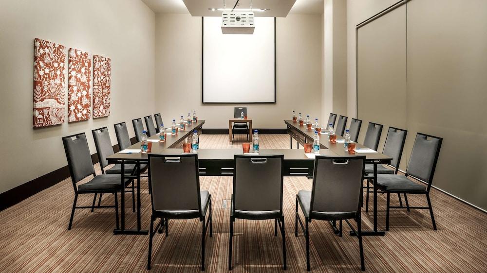 Hyatt Place Gurgaon Udyog Vihar Exterior photo A meeting room at a hotel