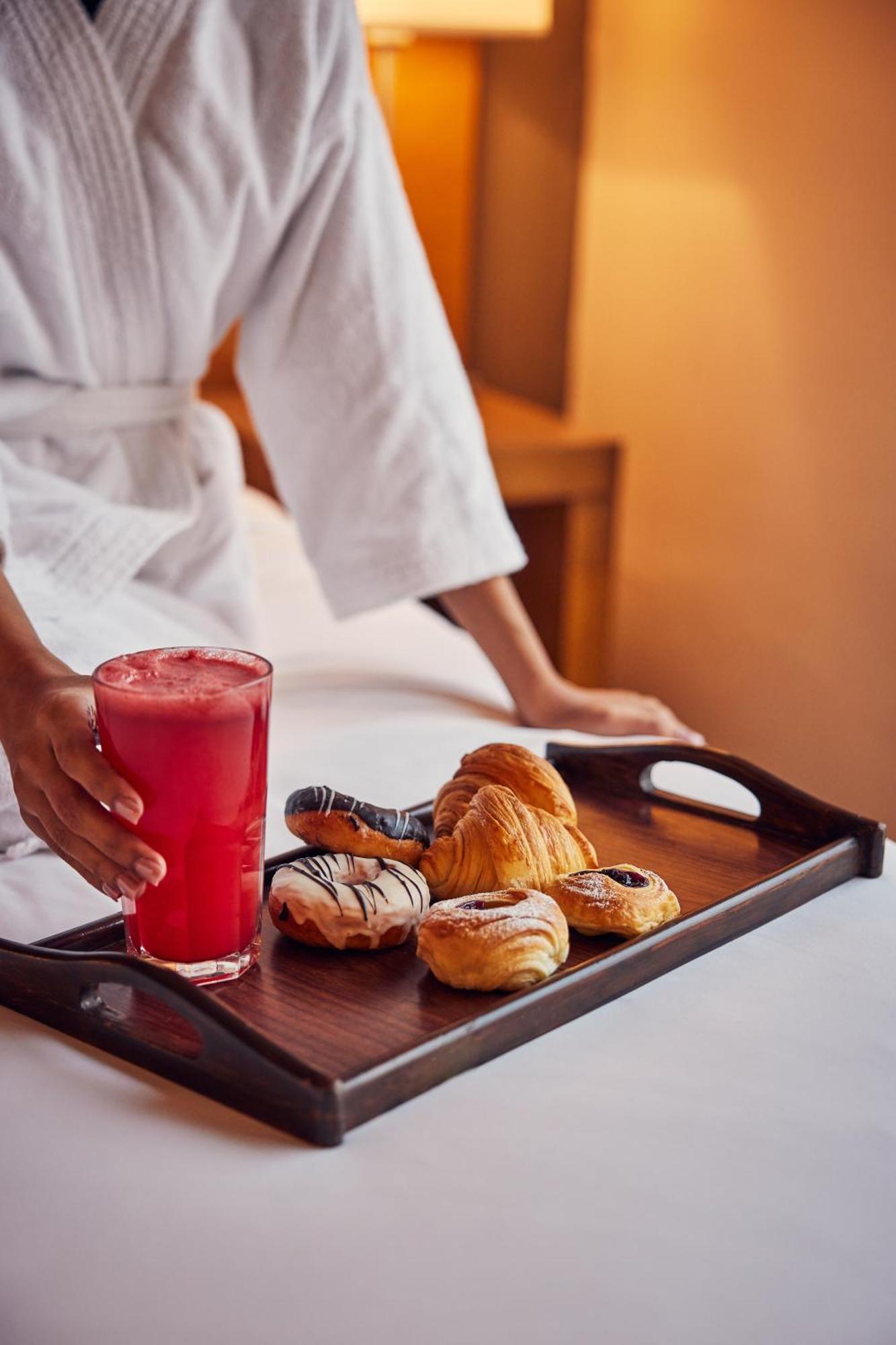 Hyatt Place Gurgaon Udyog Vihar Exterior photo Room service