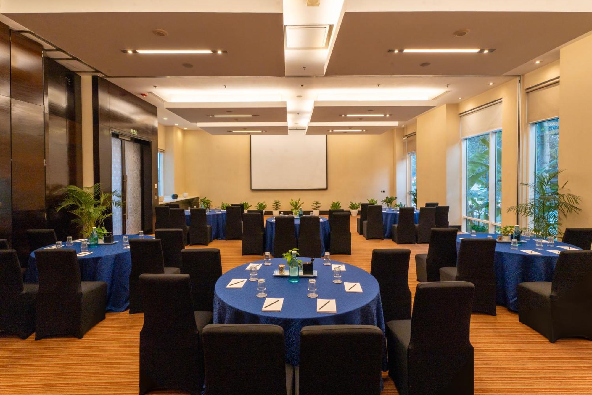 Hyatt Place Gurgaon Udyog Vihar Exterior photo Meeting room
